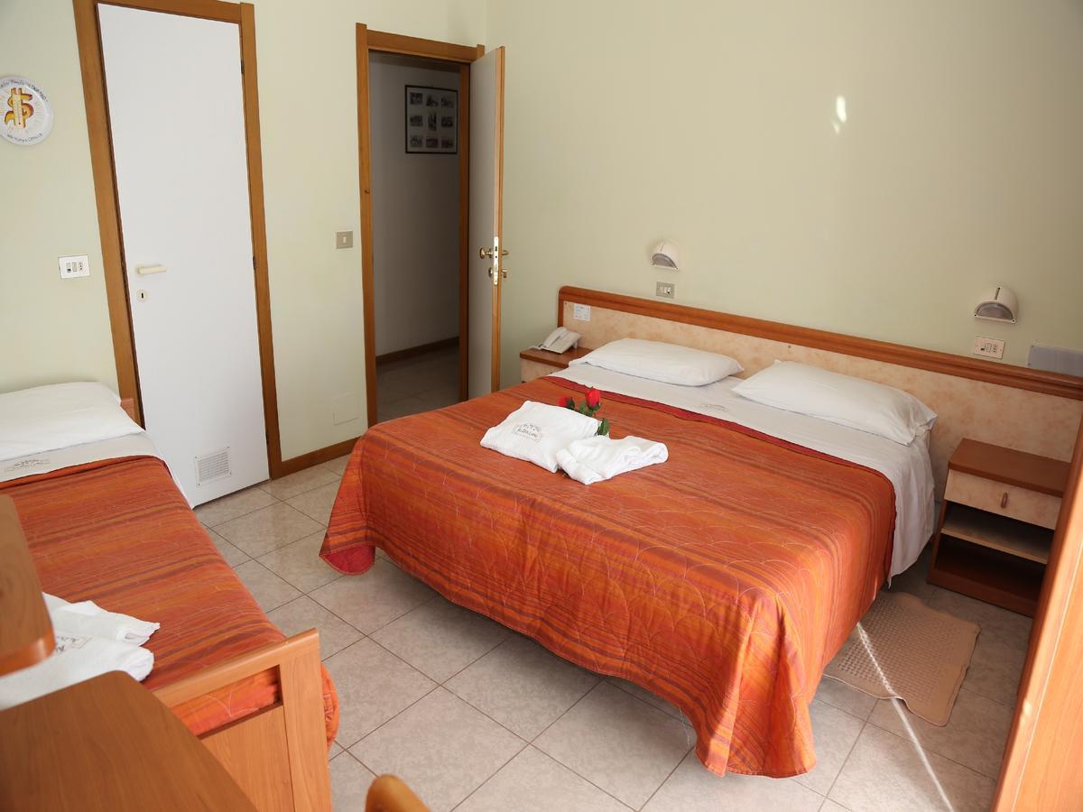 קאטוליקה Hotel Al Dollaro מראה חיצוני תמונה